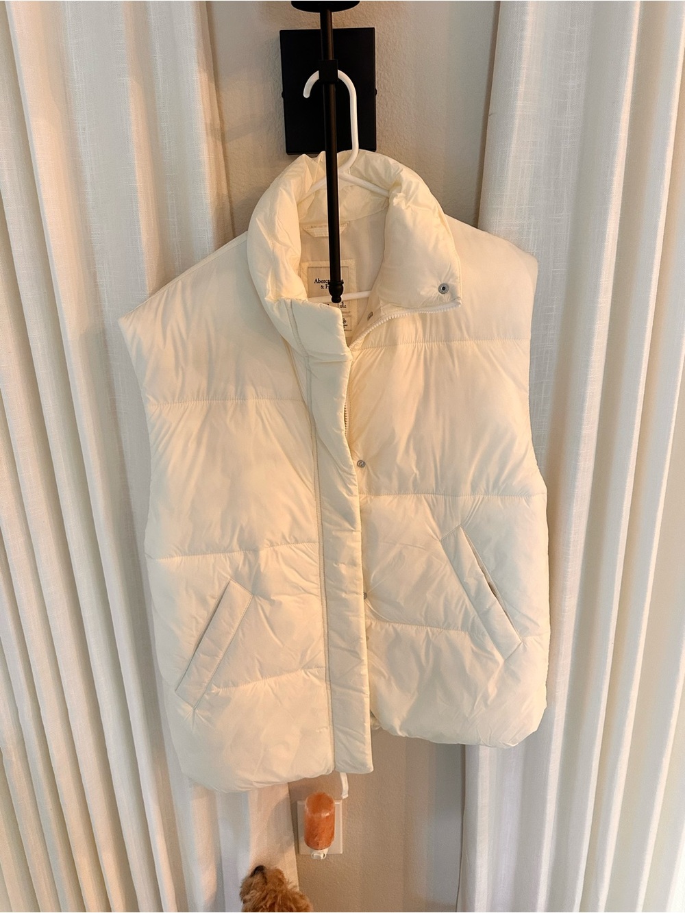 Abercrombie & Fitch Ivory Quilted Puffer Vest